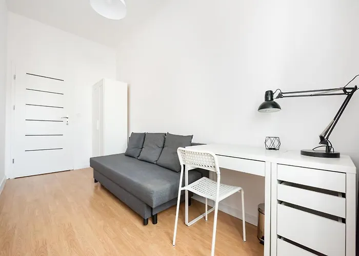 Old Town 5-Bedroom Apartment